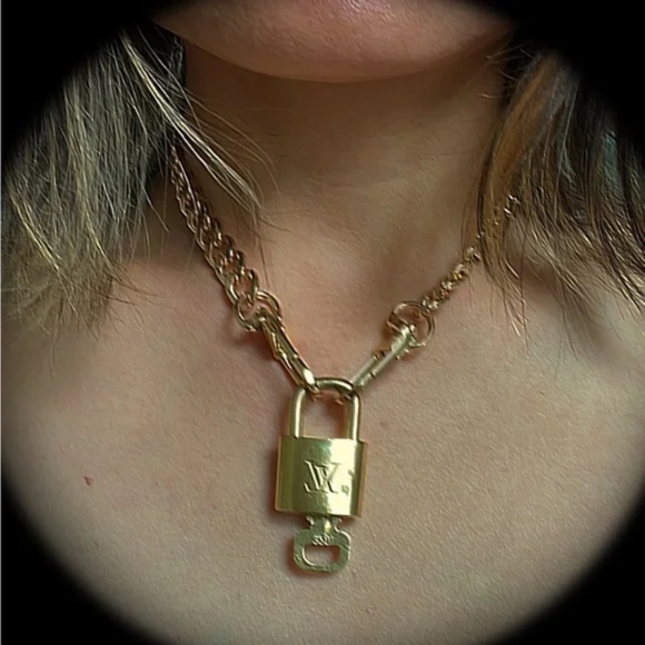 Chunky Chain Necklace - Picture 3 of 5